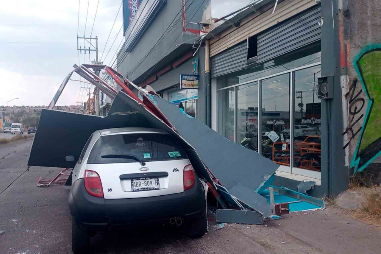 Aguascalientes Caída Estructura Metálica Negocio Av. Siglo XXI